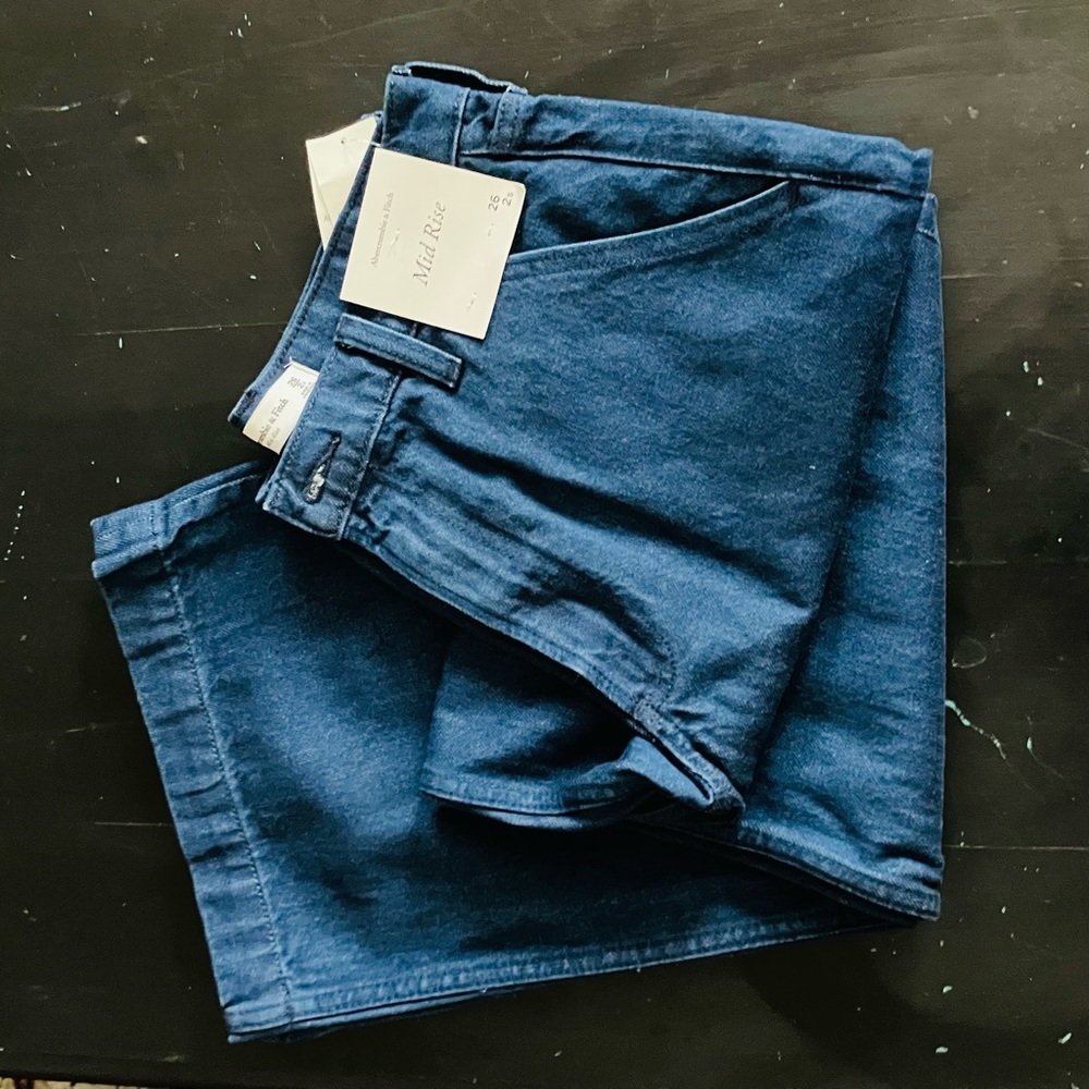Abercrombie Jeans Midride Flare Leg NWT cute! 2/26